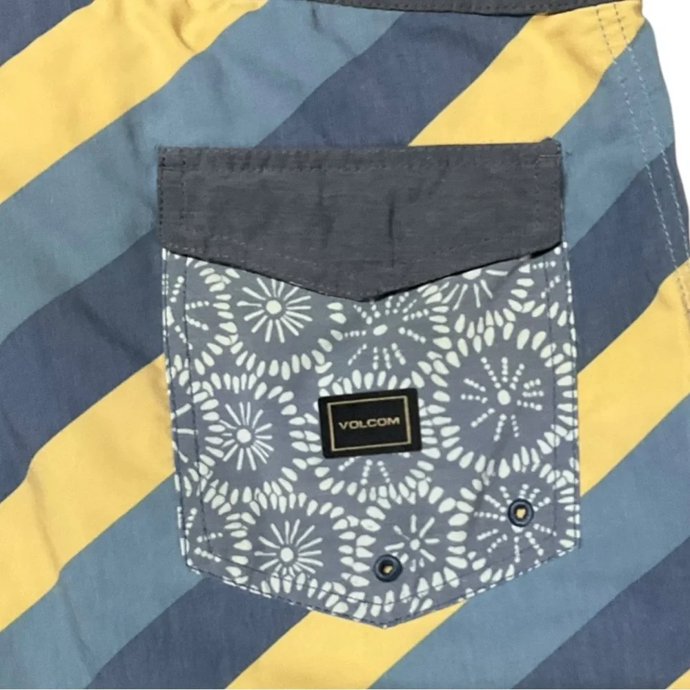 🌊 Volcom Slingers Boardshorts 🟦🟨 Blue &‎ Yellow Stripes | Size 33